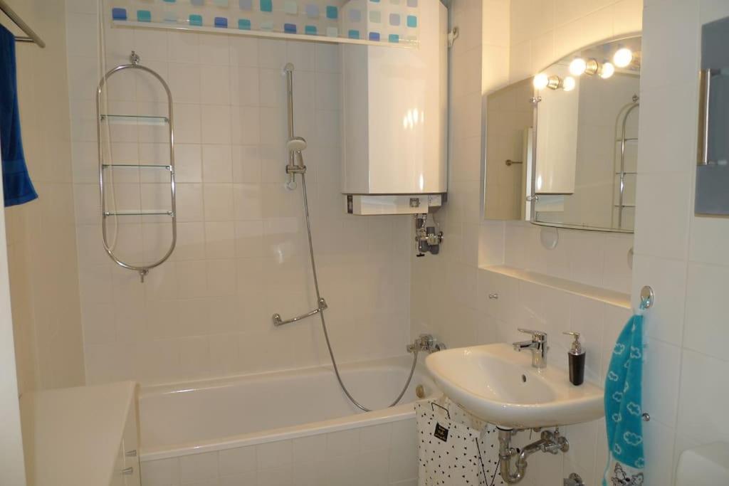Aquamarin - Charmantes Appartement Mit Balkon Росток Екстер'єр фото
