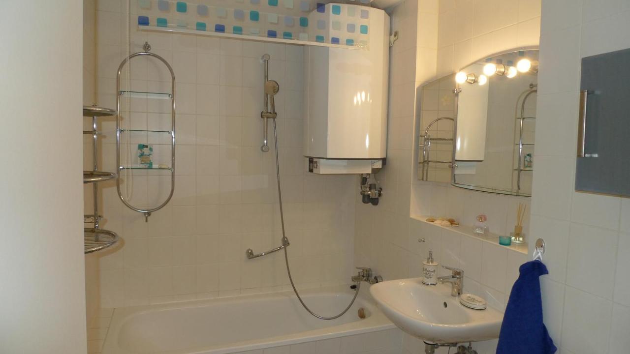 Aquamarin - Charmantes Appartement Mit Balkon Росток Екстер'єр фото